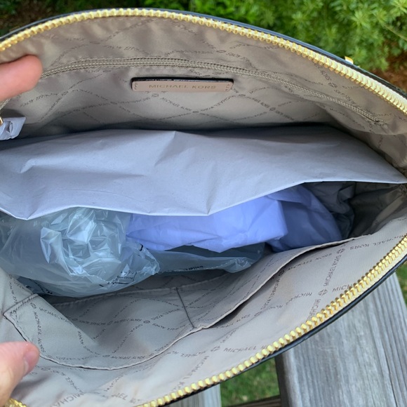 NWT michael kors emmy large dome satchel bag - Picture 4 of 5